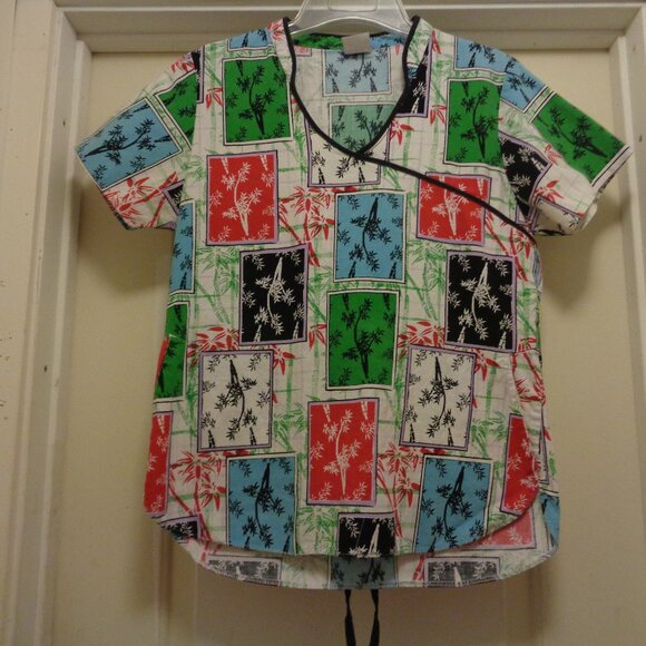 ASIAN STYLED COLORS PRETTY SCRUB TOP S - Picture 1 of 2